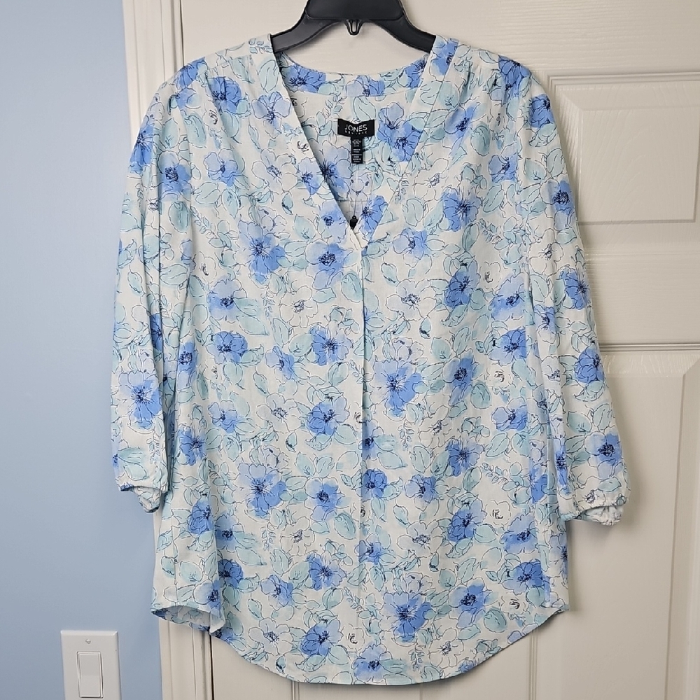 Jones NY 3/4 Sleeve V-neck Linen Tunic: White W/Blue Flowers: Size- 1X